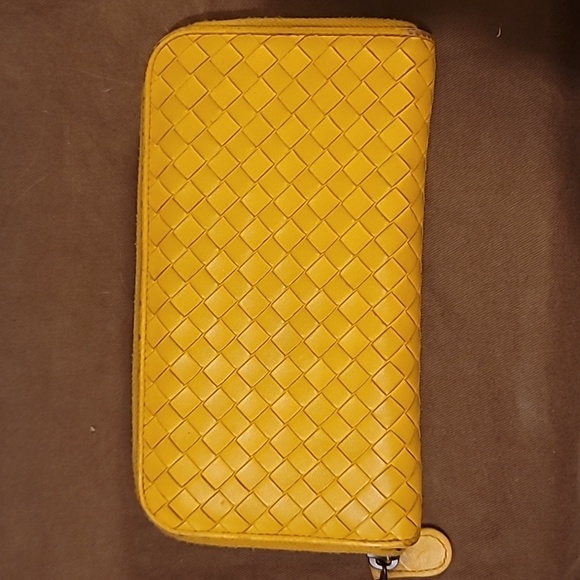 - Bottega Veneta yellow Zippy wallet - Picture 2 of 7